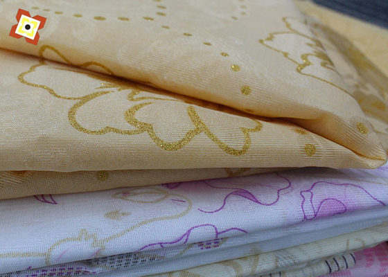 Woven 100 Polyester Mattress Quilting Fabric Warp Rajutan Pola Cetak Berlapis Emas