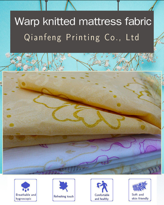 Woven 100 Polyester Mattress Quilting Fabric Warp Rajutan Pola Cetak Berlapis Emas