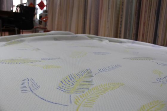 RoHS Anti Tear Polyester Jacquard Mattress Fabric Dengan Pola Daun