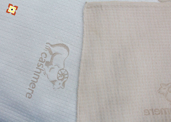 Off White Rajutan Jacquard Mattress Quilting Fabric Pongee Type Textile Spot